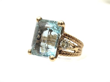 14K YELLOW GOLD, AQUAMARINE AND DIAMOND RING