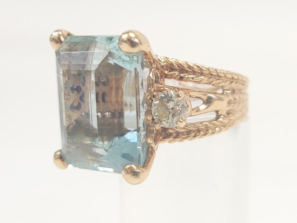 14K YELLOW GOLD, AQUAMARINE AND DIAMOND RING (1 of 12)