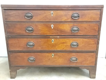FEDERAL PERIOD MAHOGANY CHEST OF DRAWERS