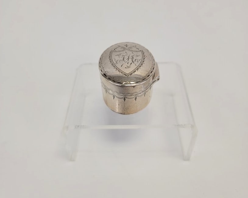 18TH C ENGLISH STERLING SILVER NUTMEG GRATER (1 of 6)