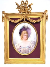 ANTIQUE PORTRAIT OF A LADY IN GILT BRONZE FRAME