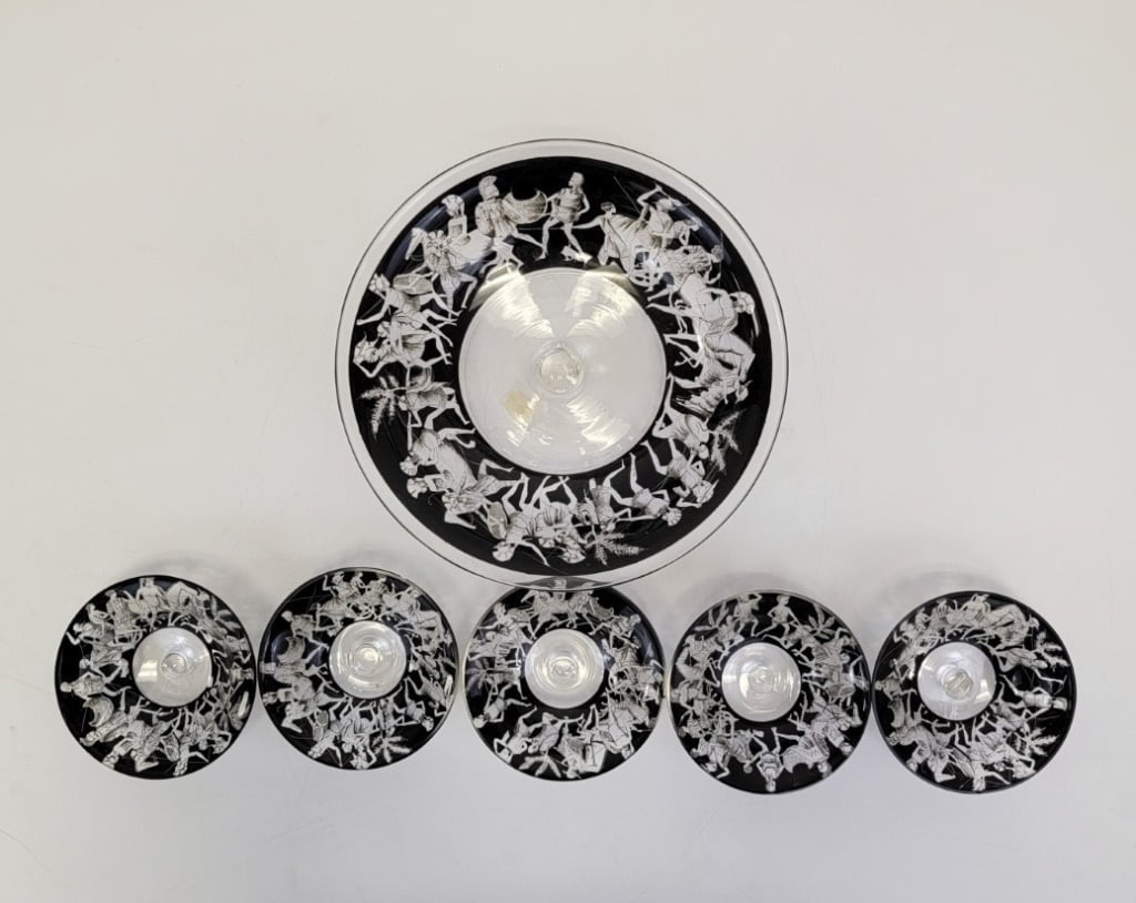 VNTG ITALIAN ART GLASS CENTERPIECE & FOOTED BOWLS: Vintage early 20th century Italian art glass footed centerpiece bowl, with five smaller matching footed dishes. Each piece decorated with a hand painted black enamel Greek-procession style border.