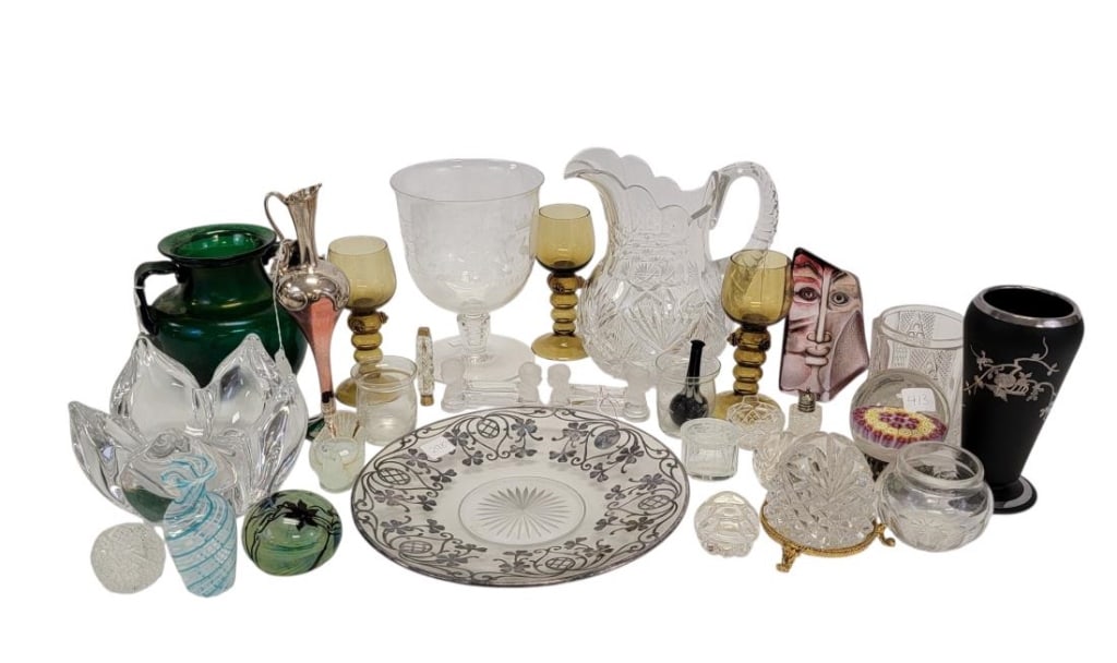 HUGE LOT ANTIQUE & MODERN GLASSWARE, STEUBEN, ETC (1 of 10)