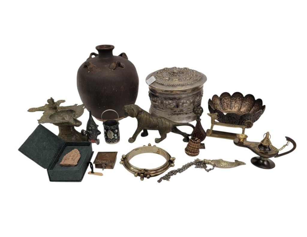 ASSORTED TRIBAL / ETHNIC DECORATIVES, ETC (1 of 8)