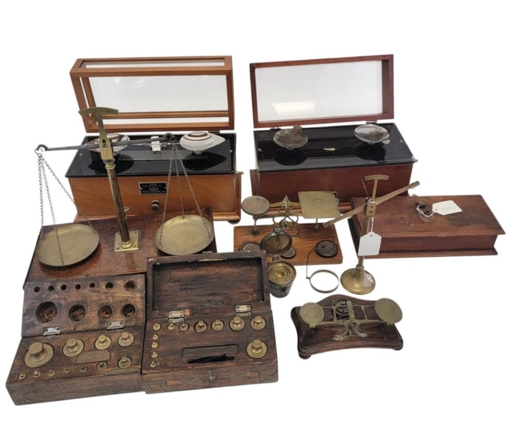 COLLECTION ANTIQUE VINTAGE BALANCE SCALES WEIGHTS (1 of 7)