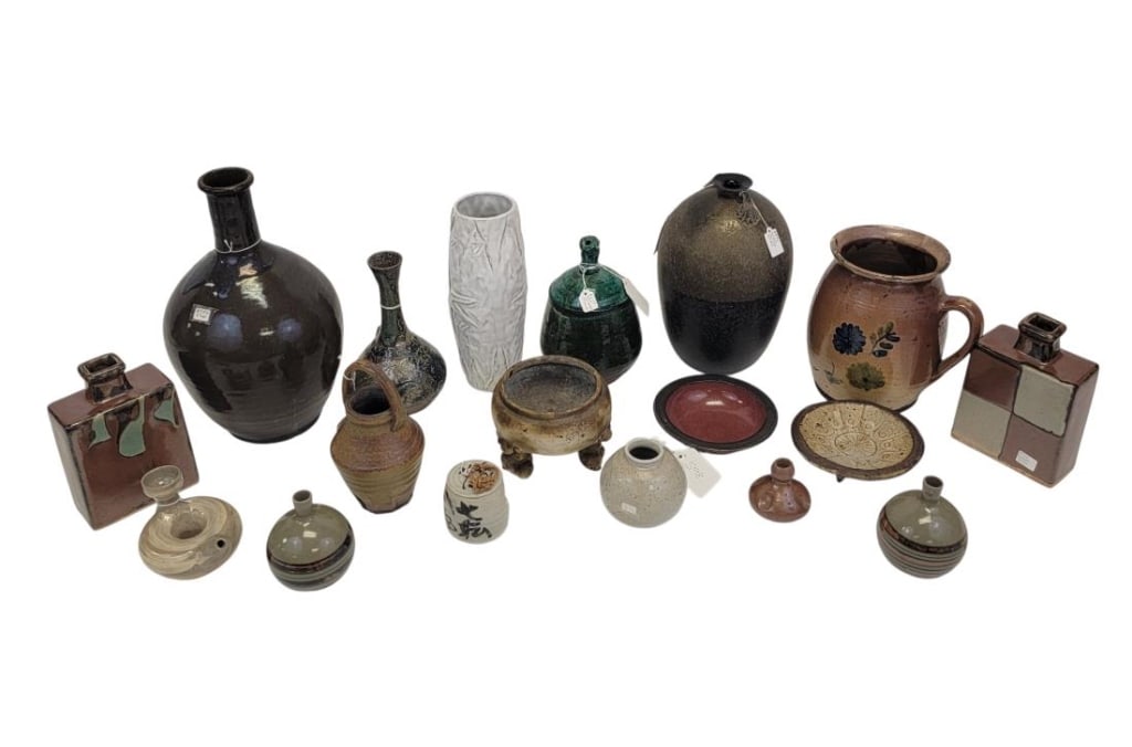 LRG COLLECTION STUDIO & OTHER POTTERY JAPANESE ETC (1 of 7)