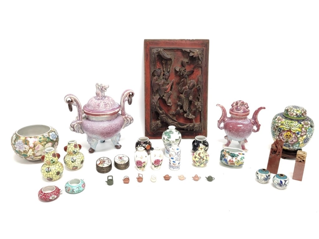 ESTATE LOT, CHINESE COLLECTIBLES, PORCELAIN, ETC. (1 of 17)