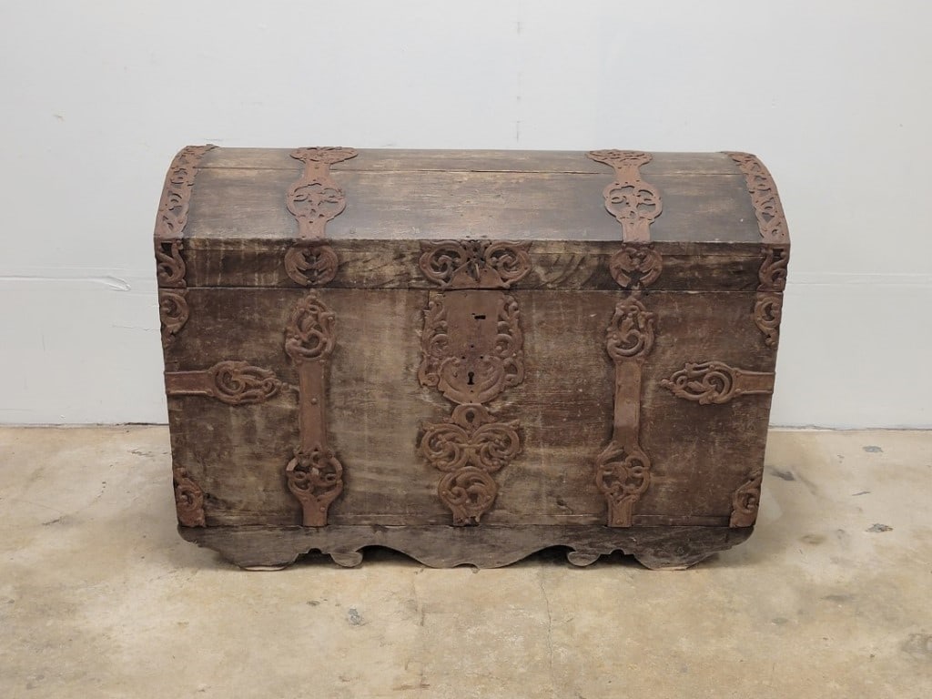 ANTIQUE SPANISH REVIVAL WOOD & IRON COFFER CHEST (1 of 14)