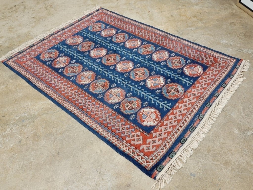 VINTAGE TURKISH HAND-KNOTTED WOOL RUG 4'8" X 6'4": Vintage hand-knotted Turkish wool rug measuring 4'8" x 6'4". Wool pile on cotton foundation. Condition: generally good with only very minor signs of use and age, see images. Weight: approx. 20 lbs.