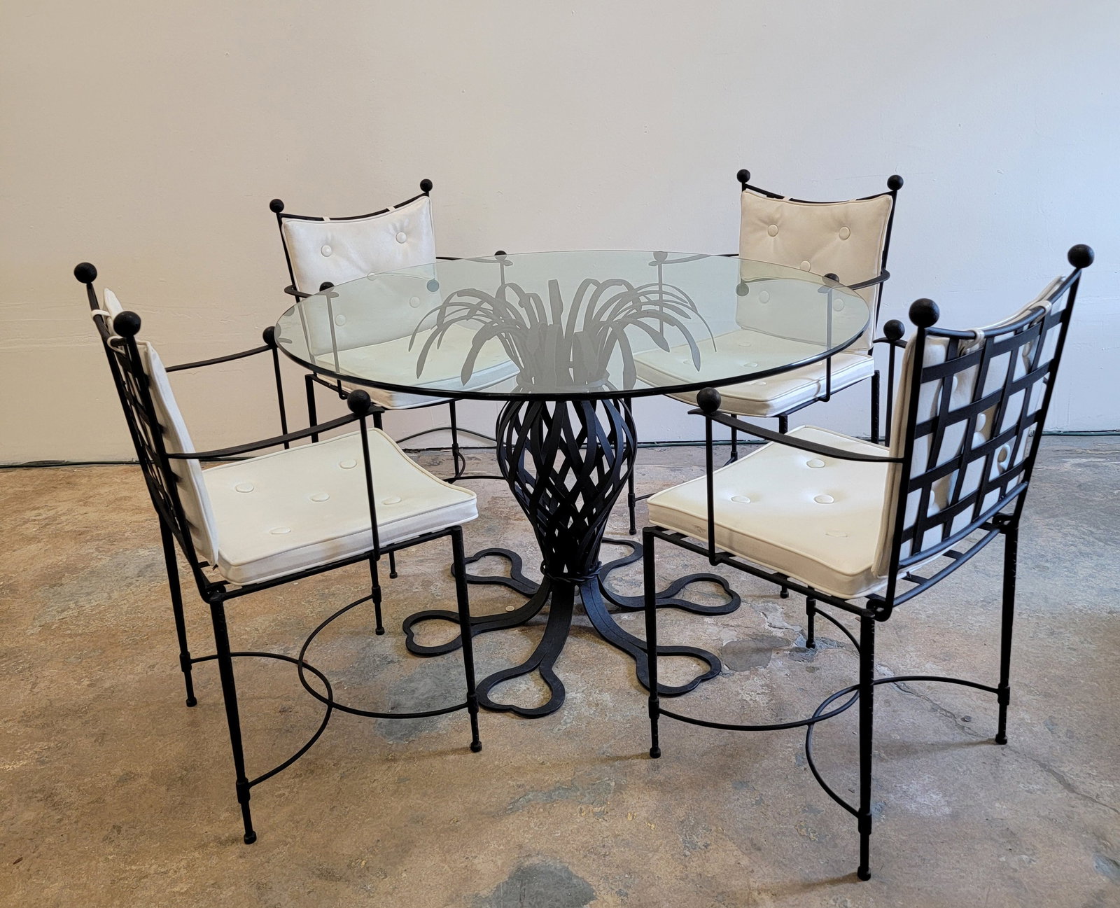 MARIO PAPPERZINI FOR SALTERINI PATIO DINING & LOUNGE COLLECTION, 10 PCS: An exceptional mid-century modern outdoor patio suite designed by Mario Papperzini for Salterini, comprising a round glass-top ‘Pineapple’ dining table with four matching dining armchairs, togethe