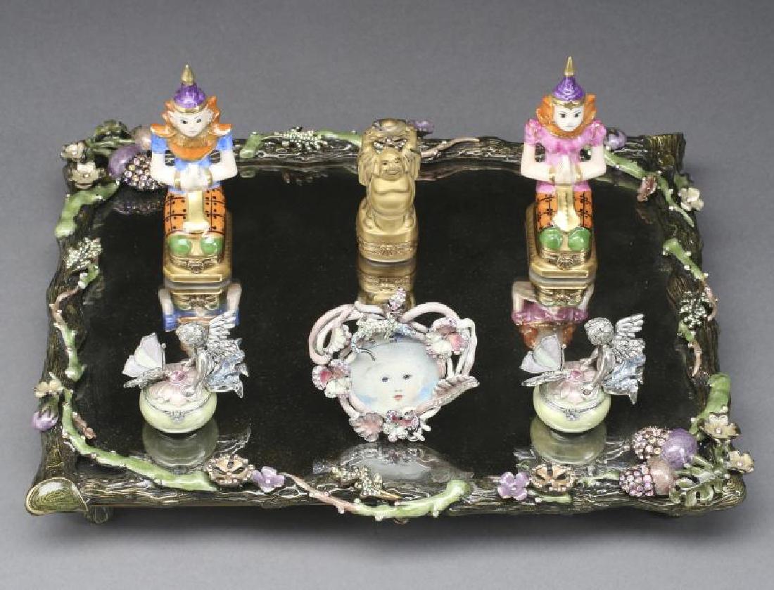 A COLLECTION OF ENAMEL AND PORCELAIN DECORATIVE ITEMS (1 of 1)