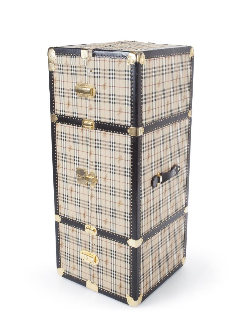 BURBERRY TRAVELING STEAMER TRUNK (1 of 3)