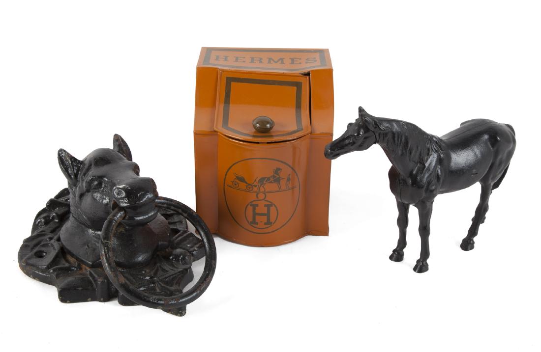 GROUP OF HORSE THEMED ITEMS (1 of 2)