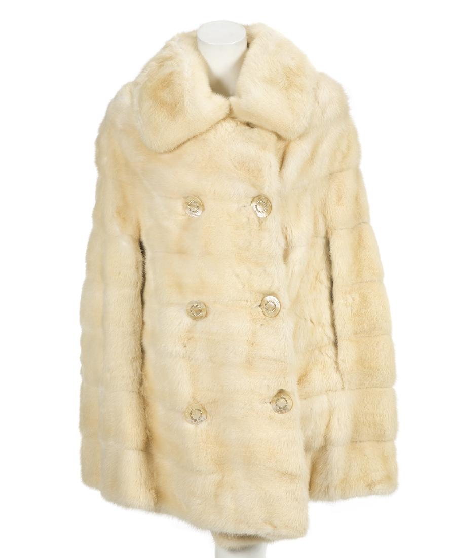 DEE OCLEPPO HILFIGER BEN KAHN WHITE MINK CAPE (1 of 1)