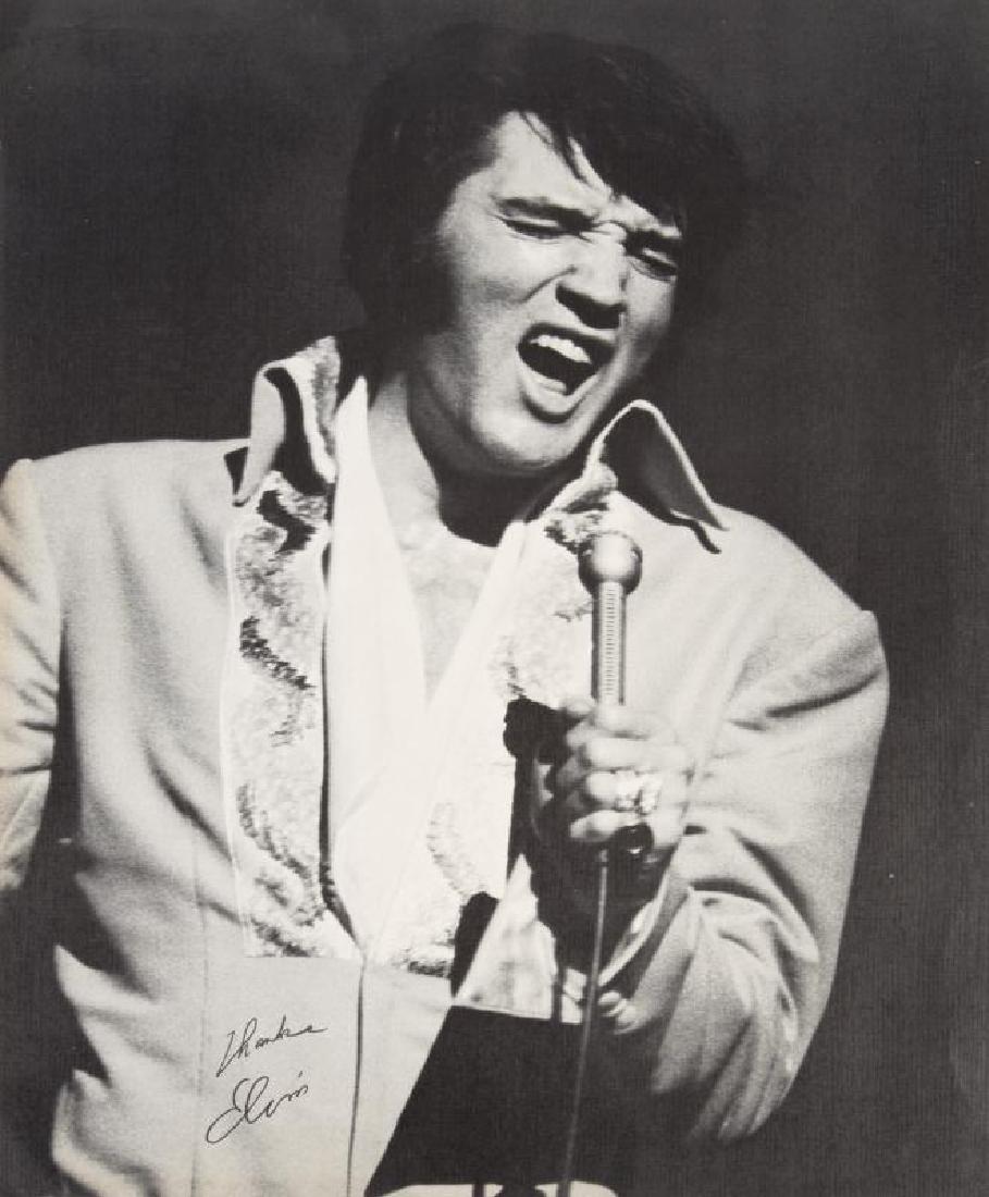 ElVIS PRESLEY LAS VEGAS INTERNATIONAL MENU COVER (1 of 4)