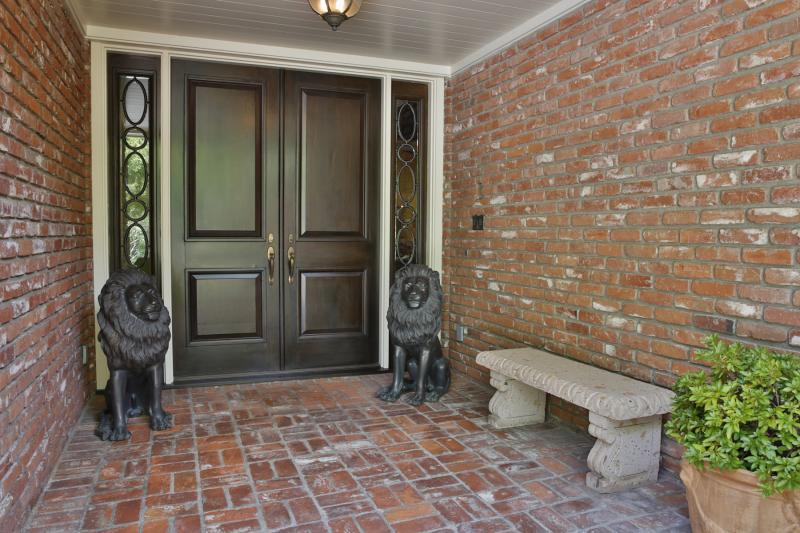 SINATRA PAIR OF PATINATED METAL FIGURES OF LIONS (1 of 1)