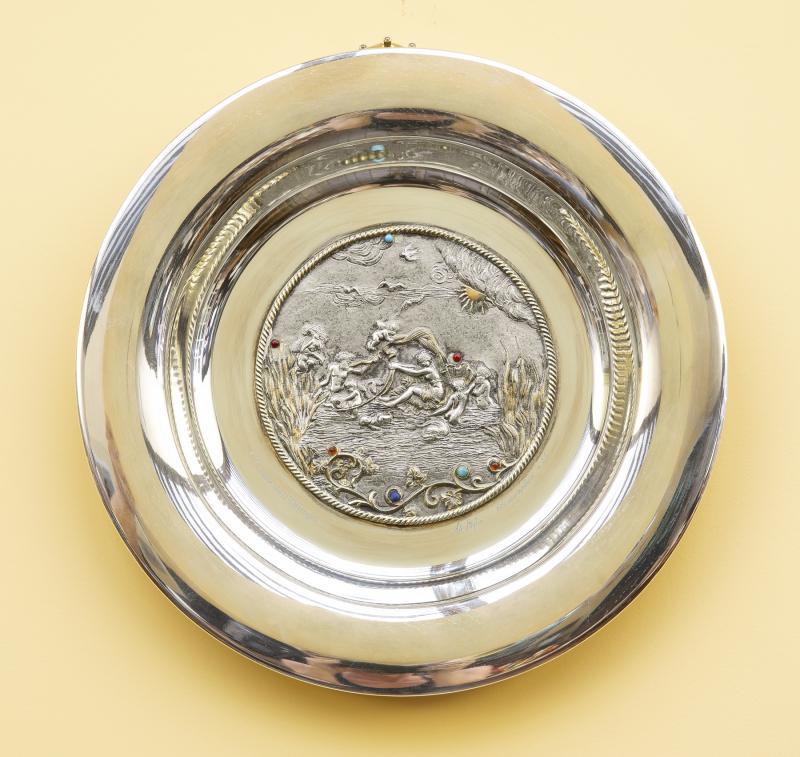 SINATRA ITALIAN HARDSTONE-MOUNTED 800 SILVER LIMITED: The front rim engraved ‘L’Estate dell’Olimpo/ Ate. Stefani/ 199 esemplari n.55,’ the verso engraved ‘Stefani Maestri Orafo Argentieri/ STEFANI BOLOGNA/ 800/ Cabochons in pietre dure e smalti