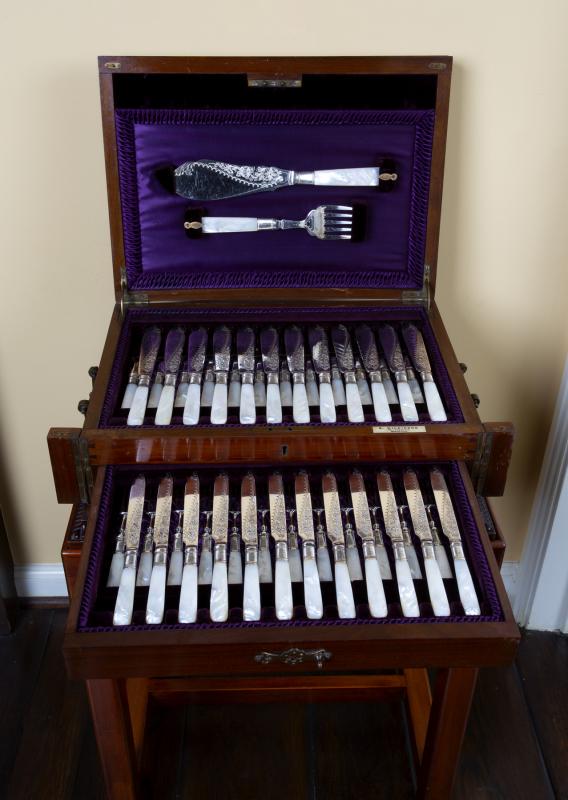 SINATRA LEVESLEY BROTHERS VICTORIAN SILVER-PLATE (1 of 2)