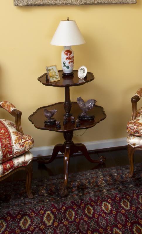 SINATRA GEORGE III STYLE MAHOGANY TWO-TIER DUMBWAITER (1 of 2)