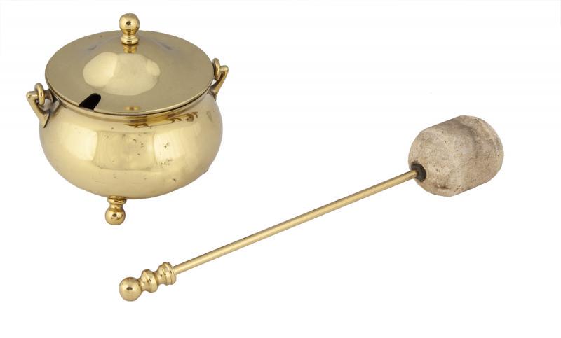 SINATRA BRASS WATER POT WITH APPLICATOR (1 of 1)