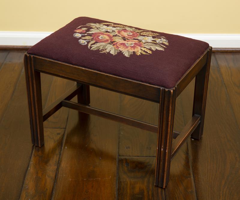 SINATRA GEORGE III STYLE STAINED WOOD BENCH (1 of 1)