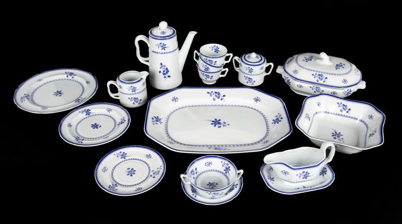 DORIS DAY COPLAND SPODES GLOUCESTER PINESTONE DISHSET (1 of 1)