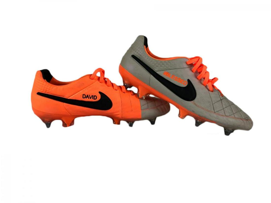 FERNANDO REGES 2014 GAME WORN BOOTS: A pair of Nike brand boots game worn by Fernando Reges during the 2014 season. Sports