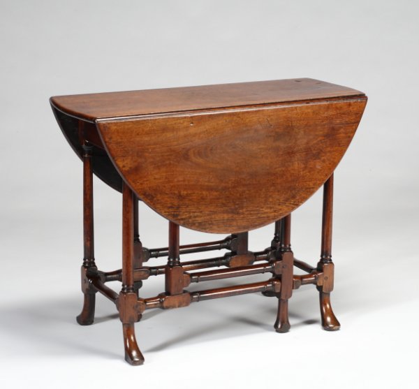 QUEEN ANNE STYLE GATELEG TABLE