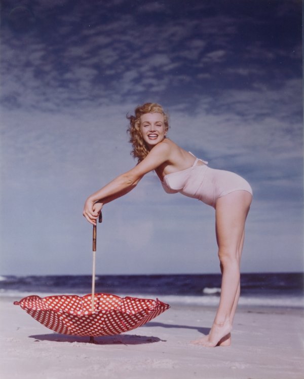 MARILYN MONROE LIMITED EDITION DE DIENES PRINT: Marilyn Monroe color photograph taken by Andre De Dienes at Tobey/Jones Beach, Long Island in 1949. This is a limited edition print of Marilyn Monroe. It is a beautiful rare 16 by 20 inch color cibach