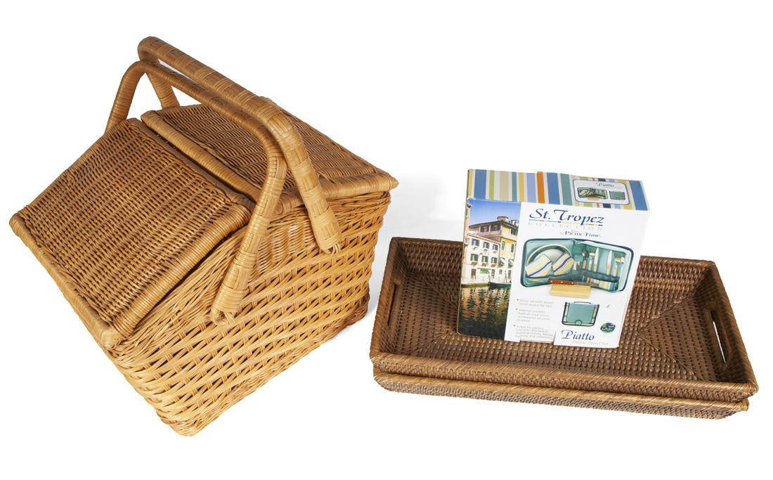 ASSORTED PICNIC ITEMS: A group of items including: a woven picnic basket, two woven trays, and a St. Tropez Pialto travel picnic set. Basket, 13 by 18 by 13 inches Fine Art