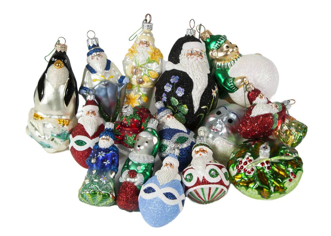 GROUP OF SANTA AND OTHER CHRISTMAS ORNAMENTS: A group of approximately 16 small Santa and other ornaments, mostly by Patricia Breen. Sizes vary Fine Art