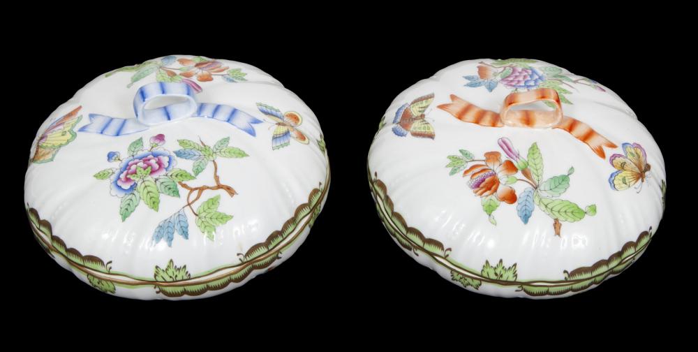 JEAN AND CASEY KASEM HEREND QUEEN VICTORIA GREEN BORDER TWO COVERED BONBONS (1 of 2)