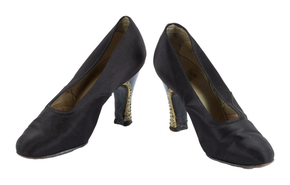 FRENCH BOOTERIE: PAIR OF ANTIQUE BAKELITE HIGH HEEL PUMP SHOES (1 of 7)