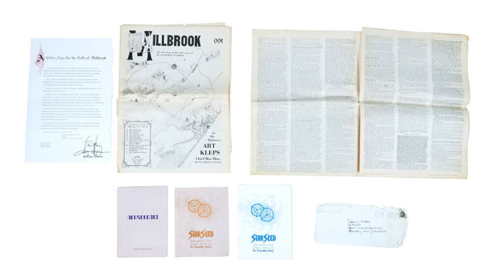 DENNIS HOPPER | TIMOTHY LEARY SIGNED NOTE WITH PAMPHLETS (1 of 2)