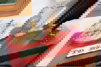 Olivia Newton-John | Perfume Tray