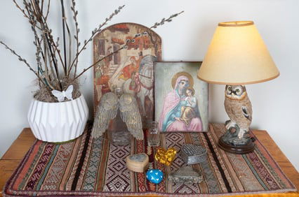 Olivia Newton-John | White Geometric Vase