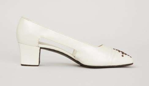 Duchess of Windsor | Roger Vivier Cream Leather Court Shoes