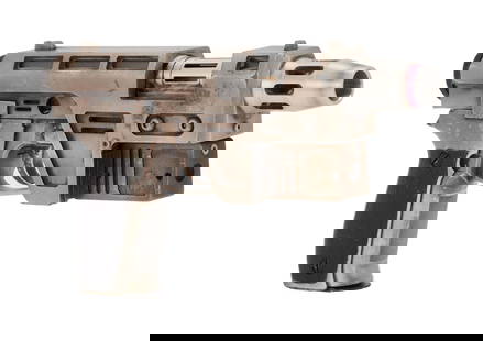 Star Wars: The Force Awakens | Poe Dameron (Oscar Issac) Hero Metal GLIE-44: An original hero metal GLIE-44 blaster as used by Oscar Issac as &quot;Poe Dameron&quot; in the production of the film&nbsp;Star Wars: Episode VII - The Force Awakens&nbsp;(Lucasfilm Ltd., 2015).&nbsp