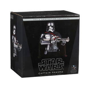 Star Wars: The Force Awakens | "Captain Phasma" Mini Bust by Gentle Giant, Inc.: Captain Phasma Mini Bust by Gentle Giant, 2016. Limited edition, #972/1200. 2016 convention exclusive. Proceeds from this auction support the initiative to build The Saga Museum&reg; of Star Wars Memo