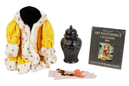 The Muppets | Miss Piggy - "Young Lady Adorning Herself with Pearls (and Why Not?)" Costume and Vase