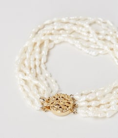 Elizabeth Debicki | Princess Diana The Crown Pearl Bracelet