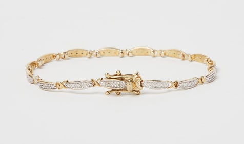 Elizabeth Debicki | Princess Diana The Crown Gemstone Bracelet