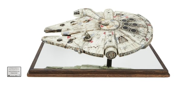 Star Wars | Master Replicas Millennium Falcon with Harrison Ford Signed Plaque
