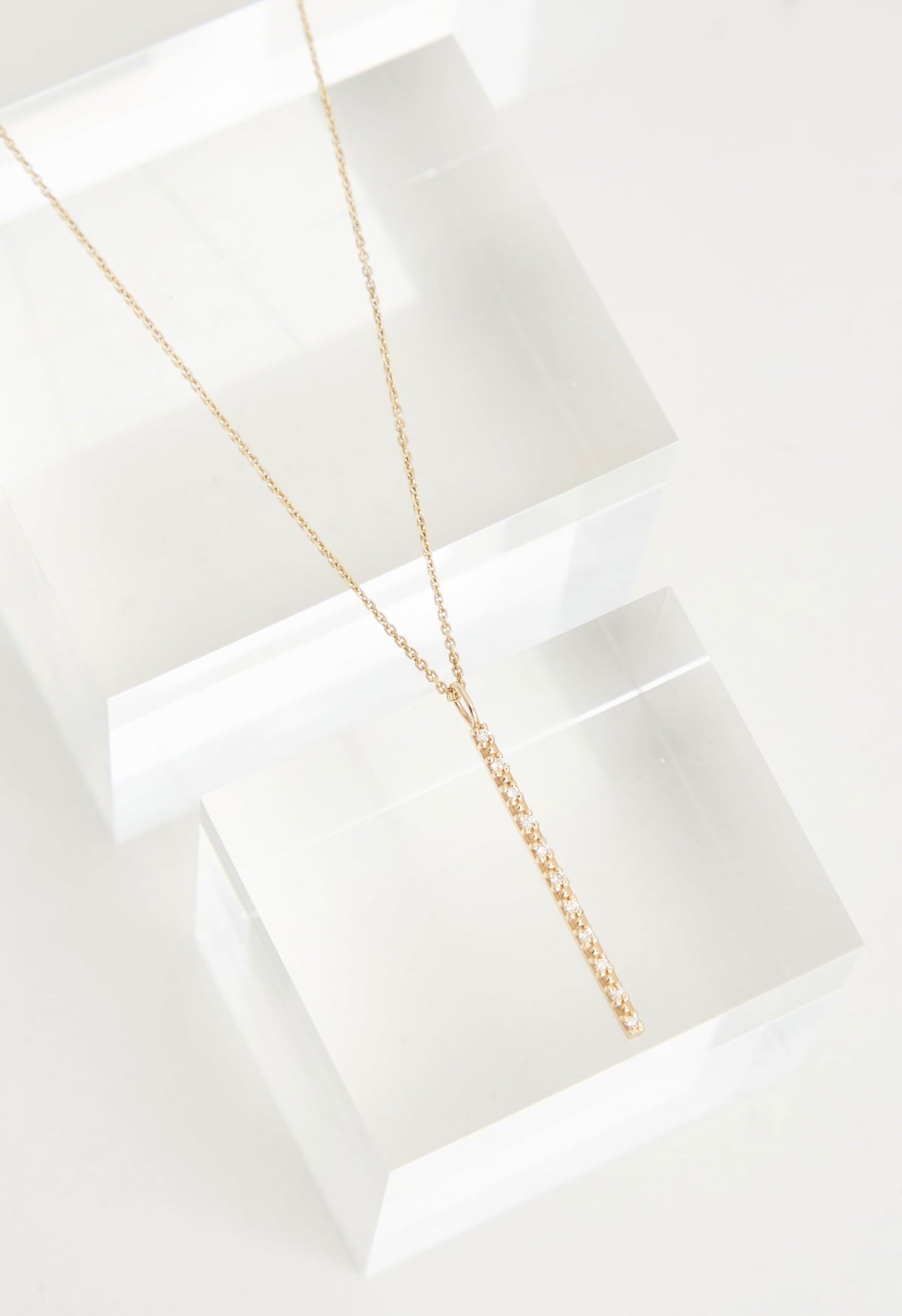 Gwyneth Paltrow | Yellow Gold and Diamond Pendent Necklace (1 of 8)