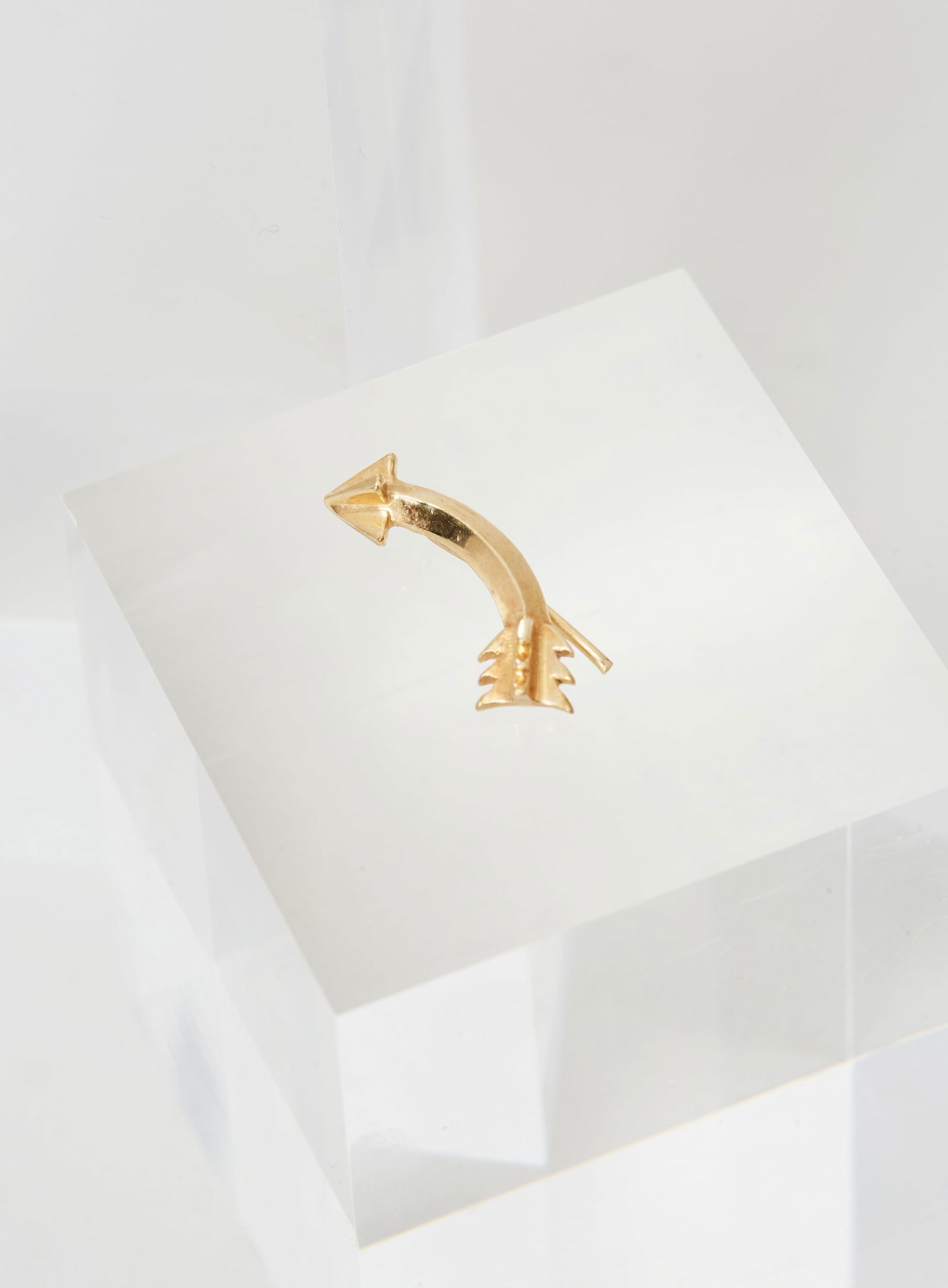 Gwyneth Paltrow | 18K Yellow Gold Single Arrow Ear Crawler (1 of 7)