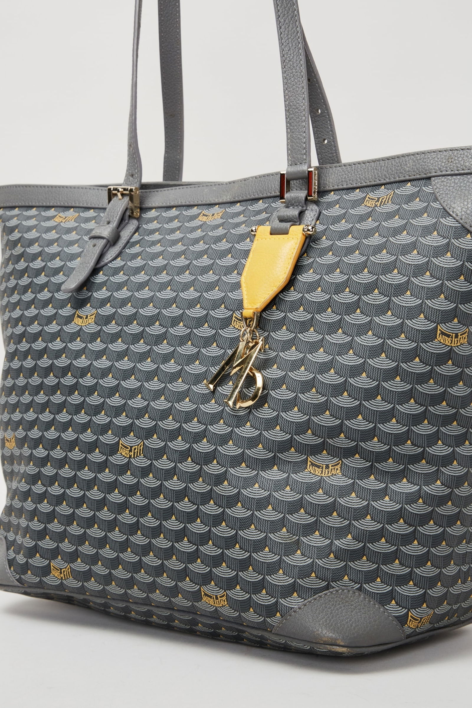 Faure Le Page Paris | Daily Battle 35 Zip Tote Bag: Faure Le Page Paris Daily Battle 35 Zip Tote Bag.The Daily Battle 35 Zip tote is crafted in canvas and screen-printed with the house’s iconic Scale motif. The tote features two ultra-adjustable