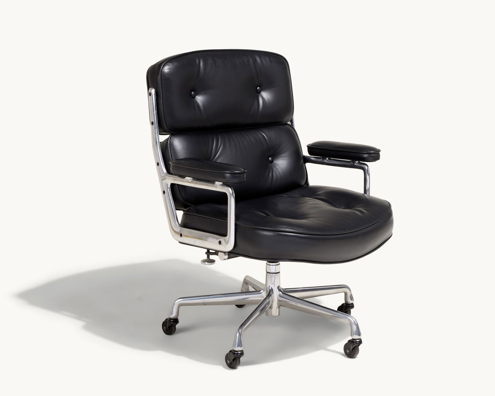 Gwyneth Paltrow | Herman Miller Eames Executive Chair (1 of 1)