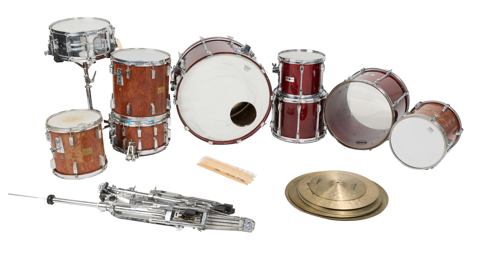 Bill Kreutzmann | Personally Owned and Played Yamaha Professional Drum Kit Given to Danny Rifkin?s: A Yamaha Professional drum kit four piece drum kit with a steel Tama snare, two cymbals, and hardware which was owned and played by Grateful Dead drummer Bill Kreutzmann. This lots includes a Letter