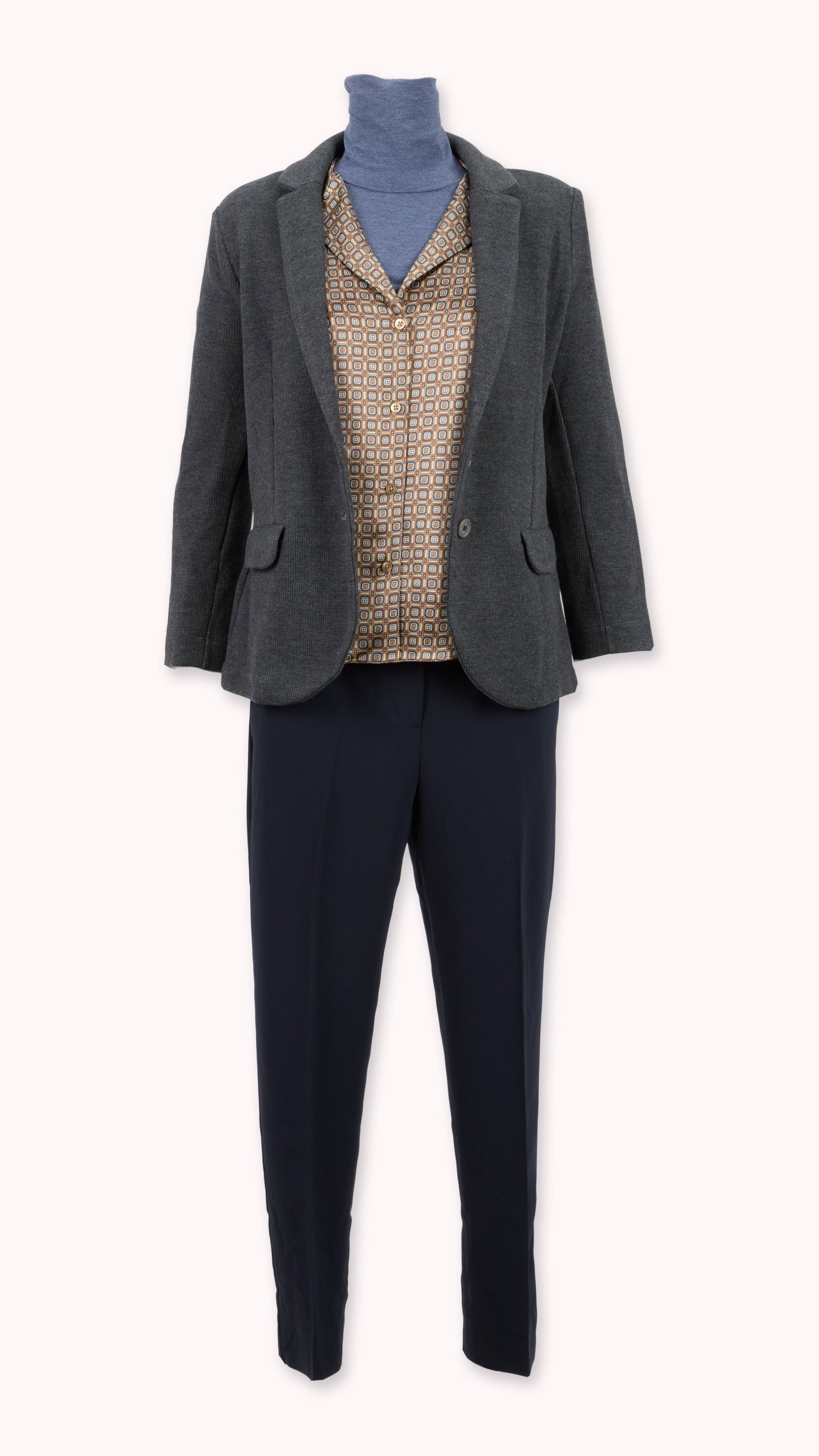 And Just Like That... | Kerry Moore Season 2 Episode 6 Ensemble (1 of 4)