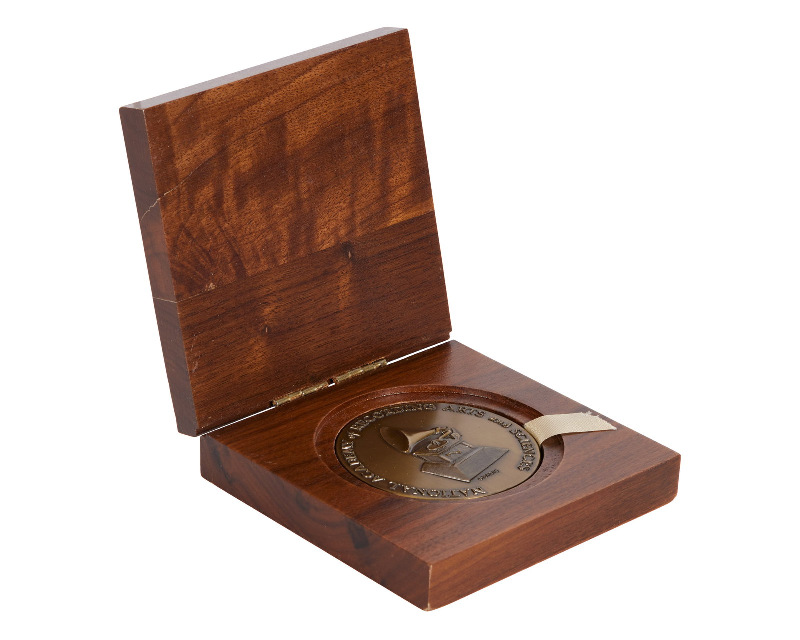 Olivia Newton-John | 1977 Grammy Awards Show Appreciation Medal: A Grammy Awards Show telecast medal presented to Olivia Newton-John for her participation in the 1977 Grammy Awards ceremony. Together with a printed letter of thanks from the NARAS (National Academy